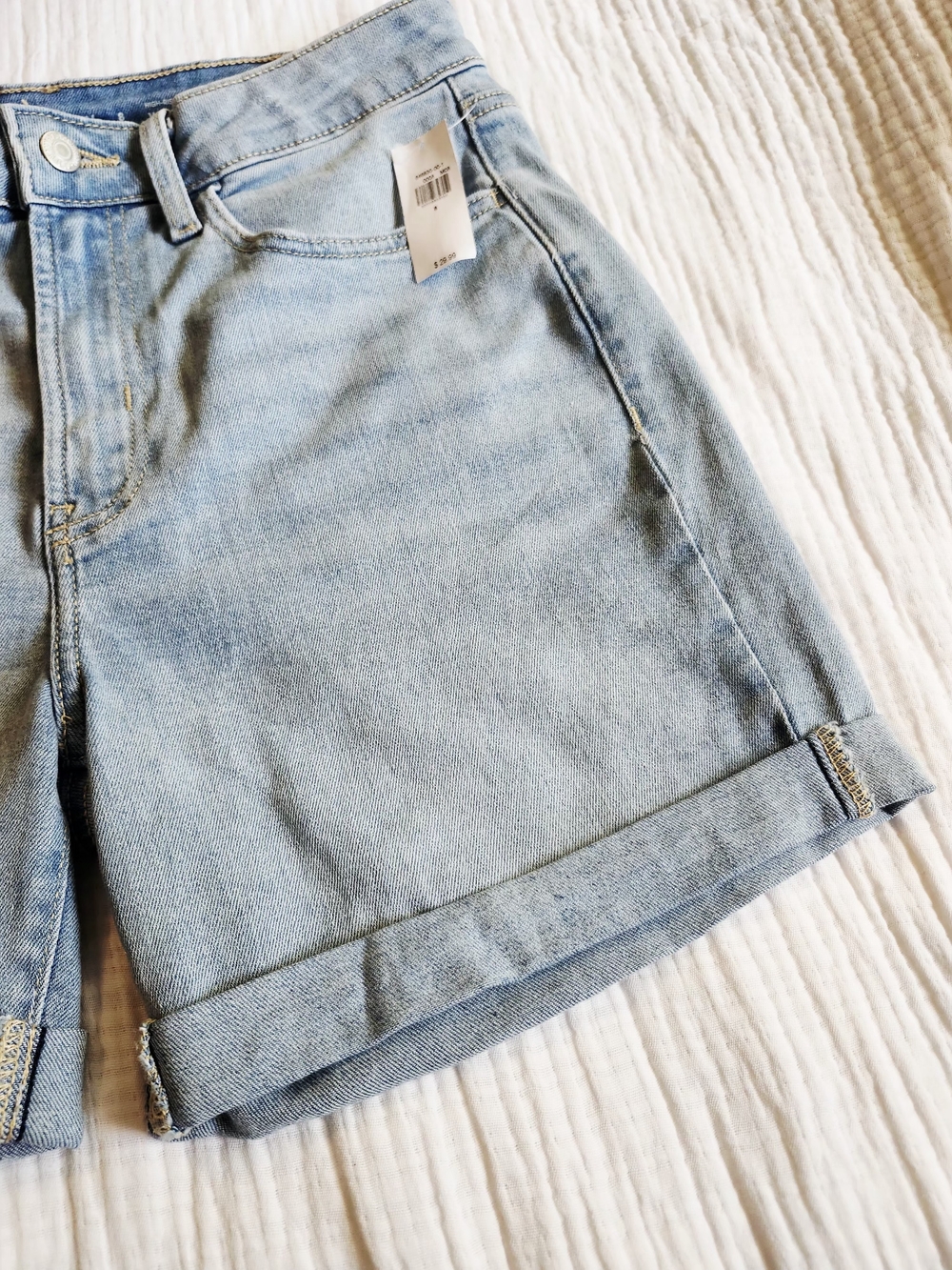 Old Navy Light Wash Denim Cuffed Women's Shorts - Picture 5 of 11